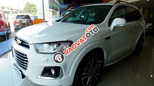 Bán Chevrolet Captiva 2.4 AT đời 2017, màu trắng, 879 triệu-2