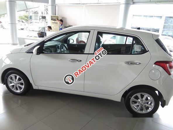 Bán xe Hyundai Grand i10 đời 2017, màu trắng-0