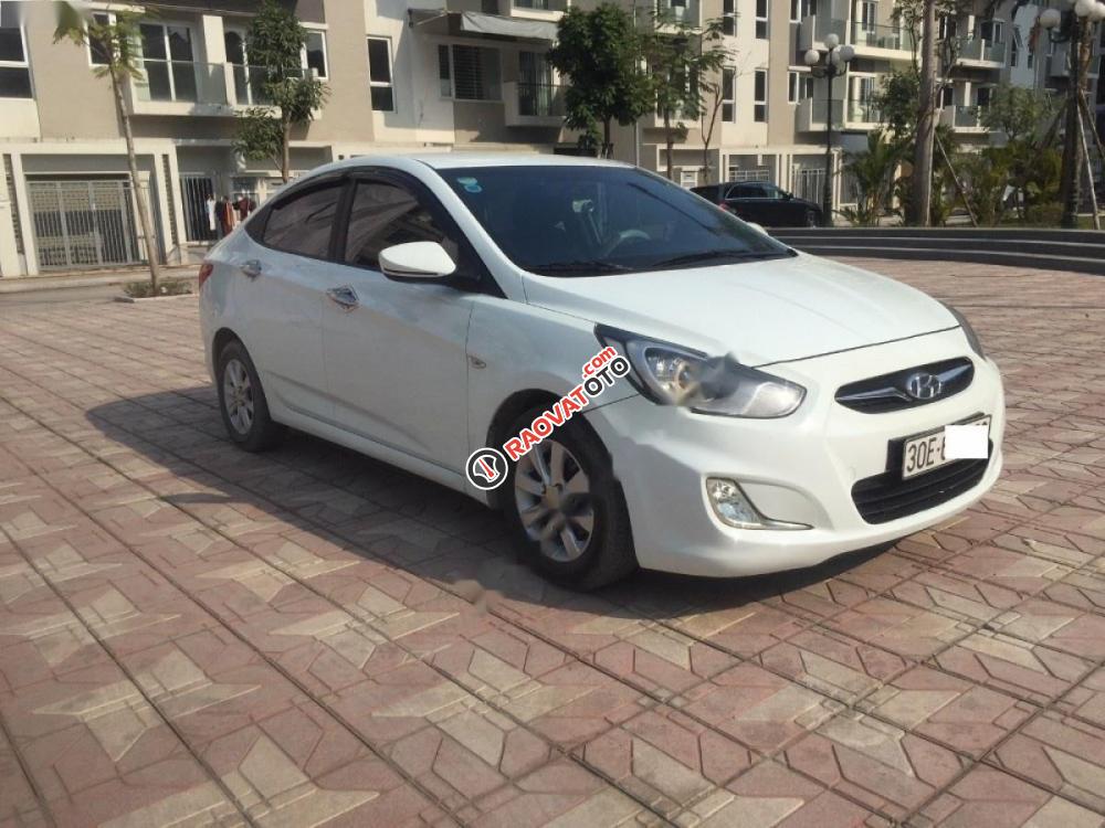 Cần bán gấp Hyundai Accent 1.4 AT đời 2011, màu trắng, nhập khẩu nguyên chiếc số tự động-1