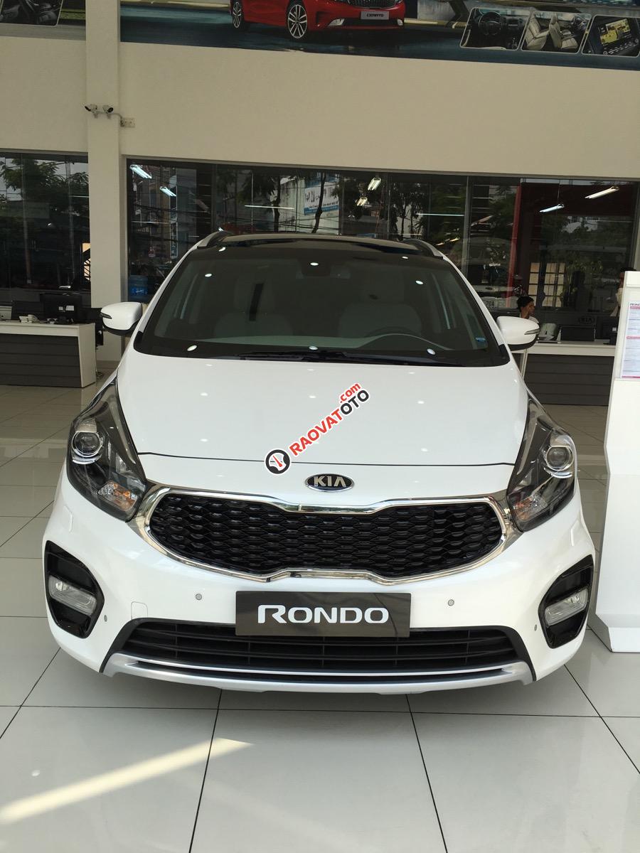 Cần bán xe Kia Rondo FL đời 2017, màu trắng, giá chỉ 553 triệu-0