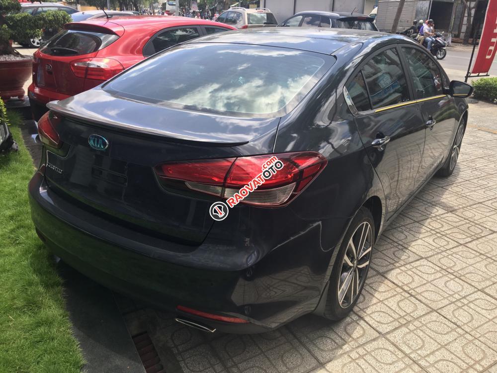 Kia Cerato 2.0, bản cao cấp nhất, liên hệ ngay để biết các chương trình ưu đãi. Gọi 0906.969.445-2