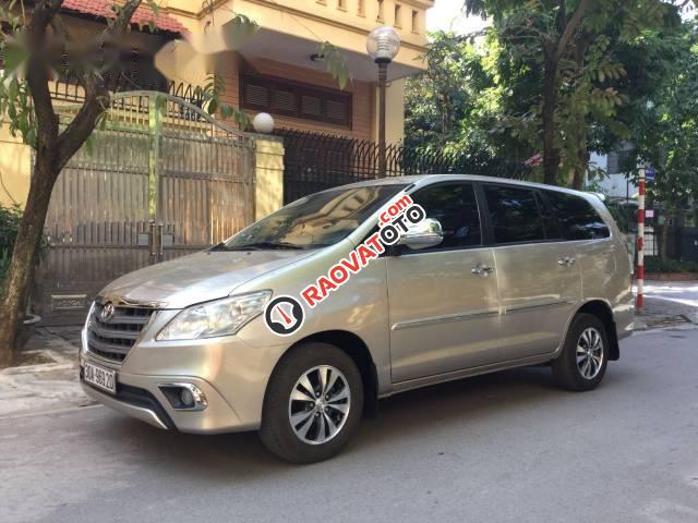 Chính chủ bán Toyota Innova 2.0E đời 2016, màu vàng-0