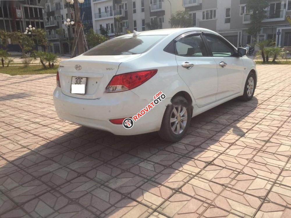 Cần bán gấp Hyundai Accent 1.4 AT đời 2011, màu trắng, nhập khẩu nguyên chiếc số tự động-2