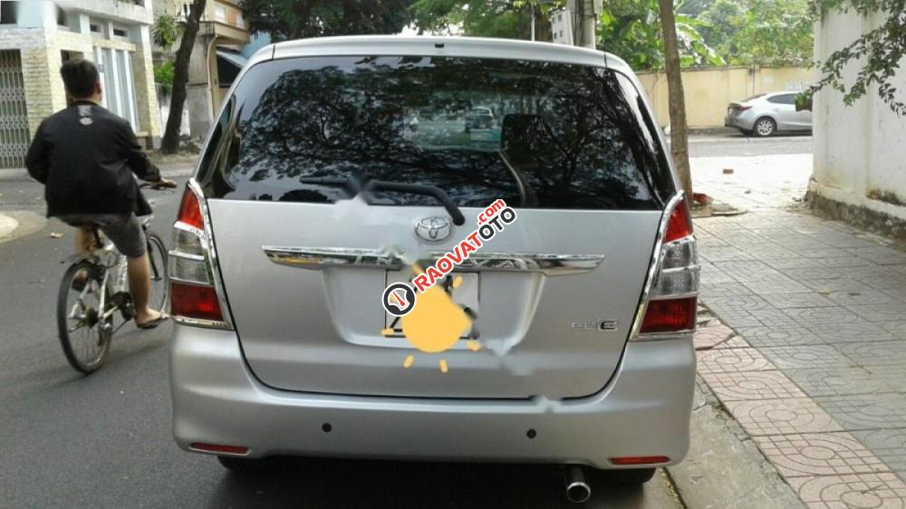 Cần bán Toyota Innova 2.0E sản xuất 2013, màu bạc chính chủ-1