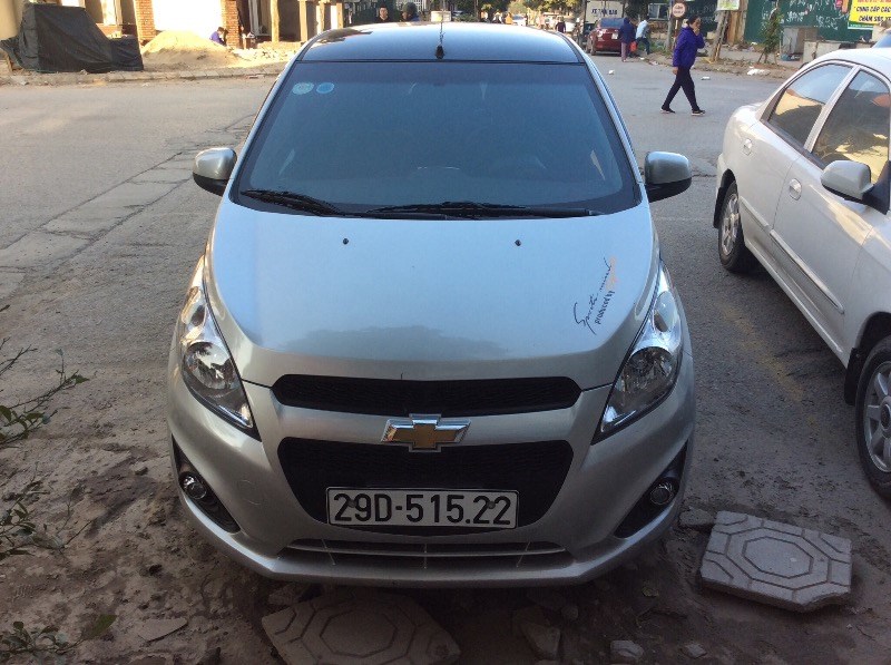 Bán xe Chevrolet Spark đời 2017, màu trắng, xe nhập, còn mới, giá tốt-1