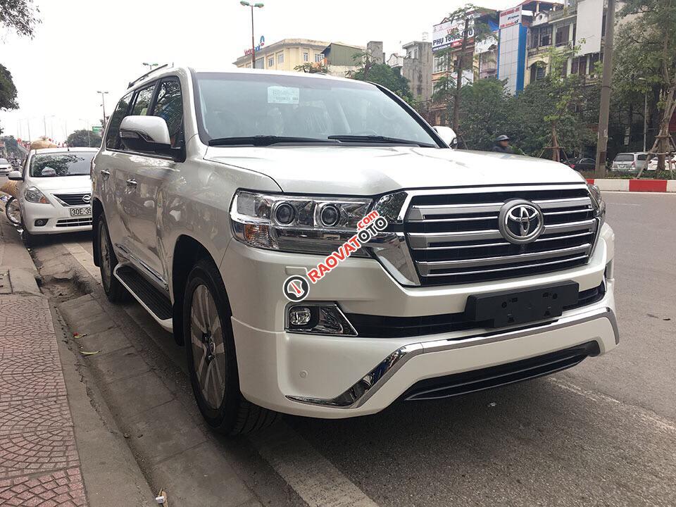 Cần bán gấp Toyota Land Cruiser VX-R sản xuất 2016 màu trắng, nội thất nâu siêu lướt-1