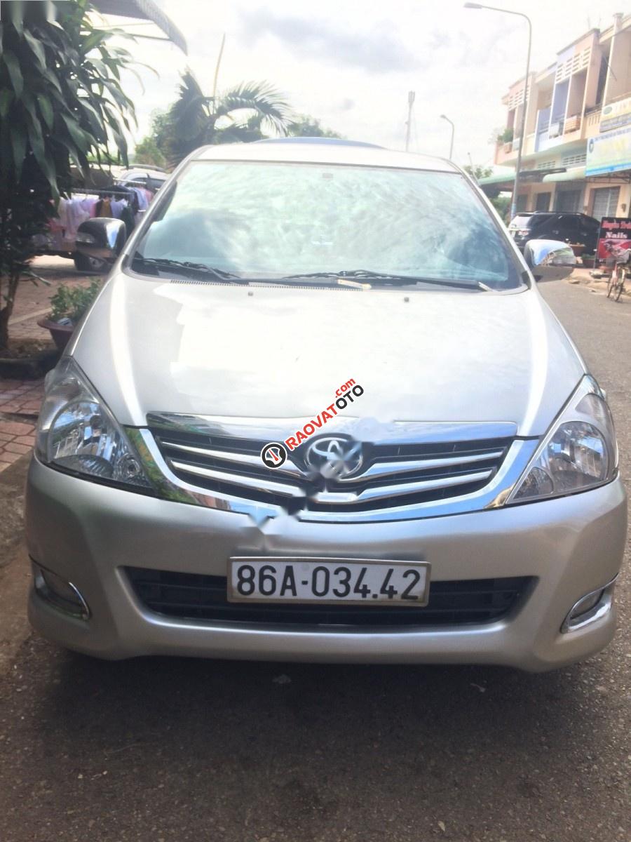 Cần bán gấp Toyota Innova 2.0MT sản xuất 2007, màu bạc-0