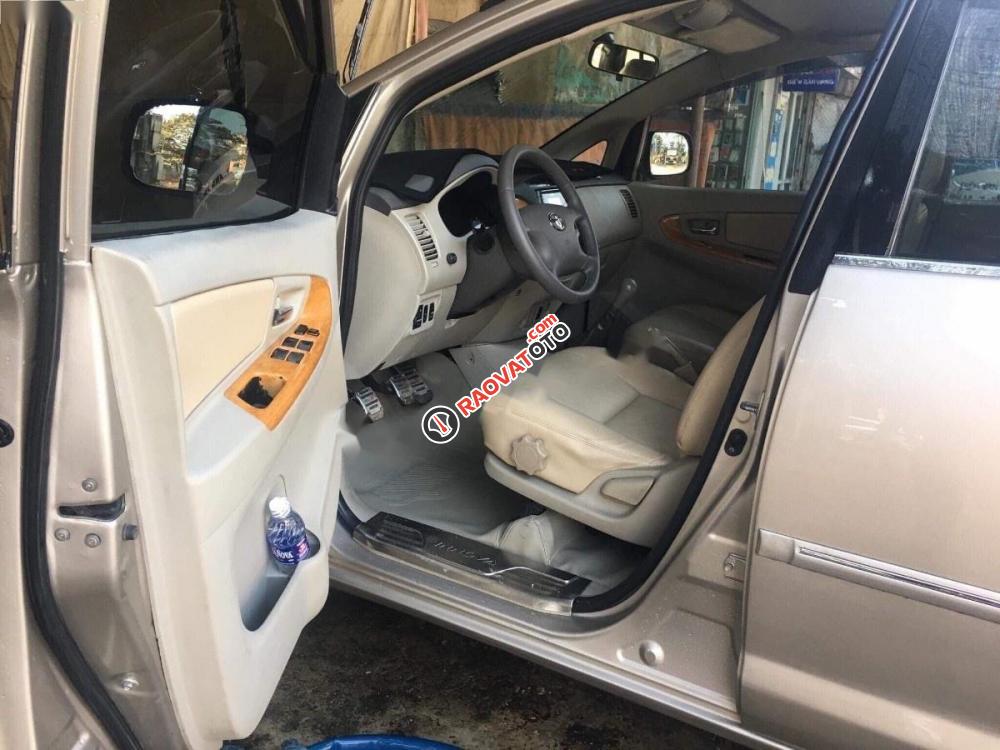 Bán ô tô Toyota Innova đời 2010, màu bạc xe gia đình, 390 triệu-0