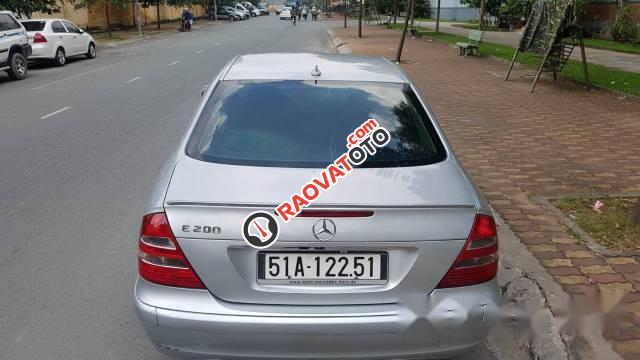 Chính chủ bán ô tô Mercedes E200K đời 2004, màu bạc, xe nhập-0