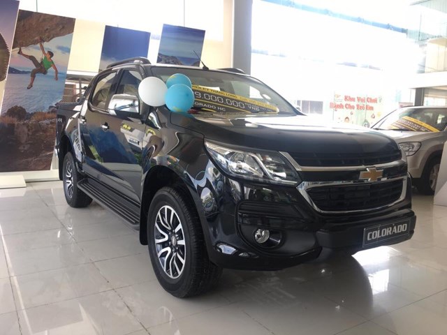 Bán Chevrolet Colorado đời 2017, màu đen, xe nhập, 839tr-5