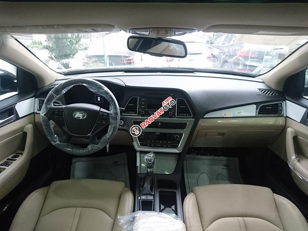 Hyundai Sonata sản xuất 2017 màu đen nhập khẩu nguyên chiếc Hàn Quốc, hỗ trợ trả góp lên đến 90% -.LH: 0904675566-8