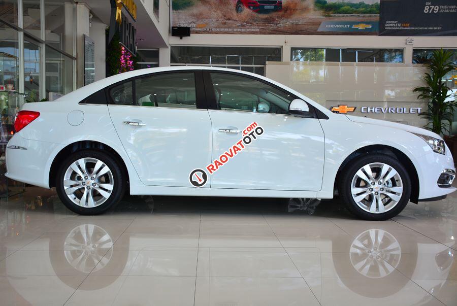 Cần bán Chevrolet Cruze đời 2017 màu trắng, giá 699 triệu-6