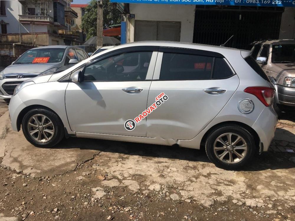 Bán Hyundai Grand i10 sản xuất 2015, màu bạc, nhập khẩu nguyên chiếc-6