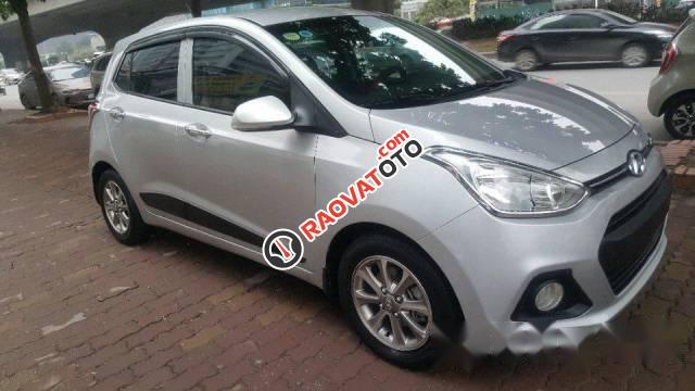 Cần bán gấp Hyundai Grand i10 sản xuất 2015, màu bạc xe gia đình, giá chỉ 385 triệu-0