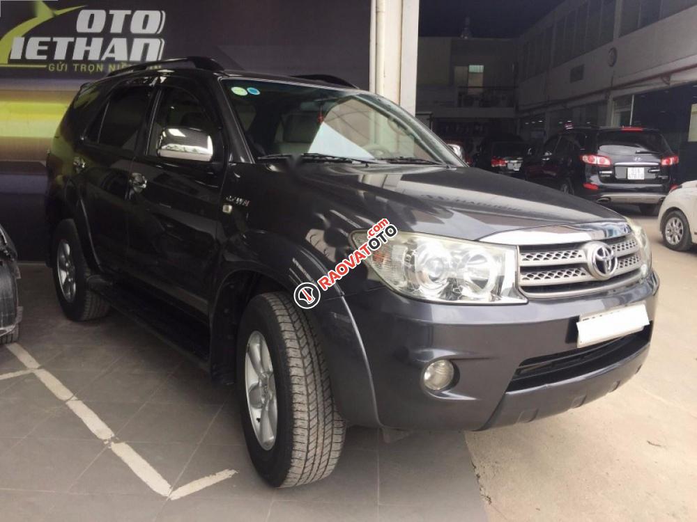 Cần bán lại xe Toyota Fortuner V đời 2010, màu xám xe gia đình, giá 546tr-0