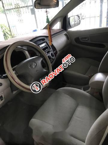 Bán xe Toyota Innova đời 2006, màu bạc, giá 355tr-3