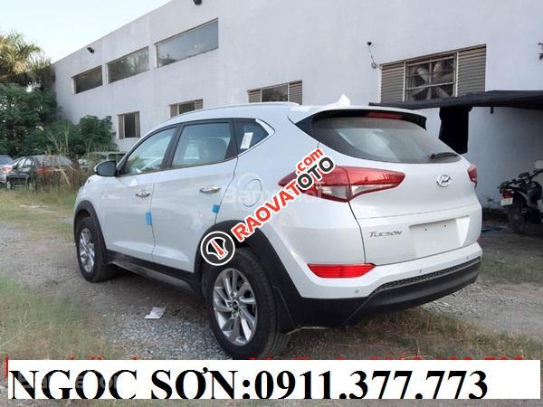 Cần bán Hyundai Tucson mới, màu trắng, LH Ngọc Sơn: 0911377773-21