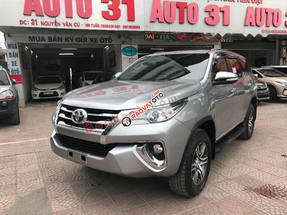 Cần bán Toyota Fortuner 2.7V 4x2 AT đời 2016, màu bạc, xe nhập-1