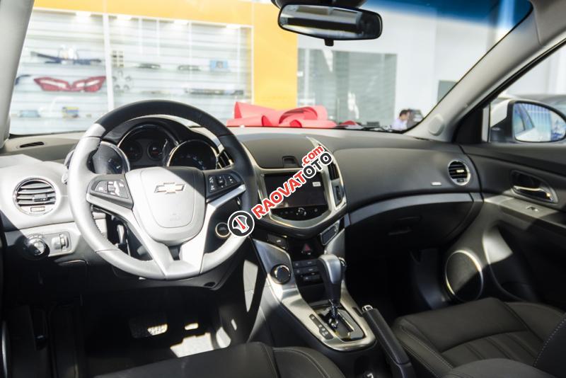 Bán Chevrolet Cruze số tự động, ưu đãi 40 triệu, vay ngân hàng lãi suất thấp, giao xe tận nhà, 0907148849-4