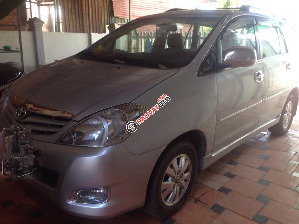 Bán Toyota Innova G đời 2010, màu bạc, còn mới-1