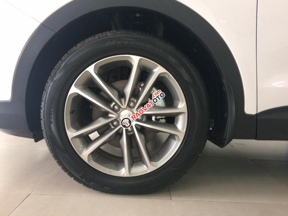 Giá xe Santa Fe màu trắng máy xăng tiêu chuẩn. Ưu đãi tốt nhất- Hương 0902.608.293-9