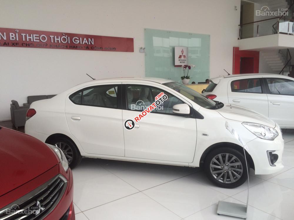 Cần bán xe Mitsubishi sản xuất 2017, màu bạc, nhập khẩu-3