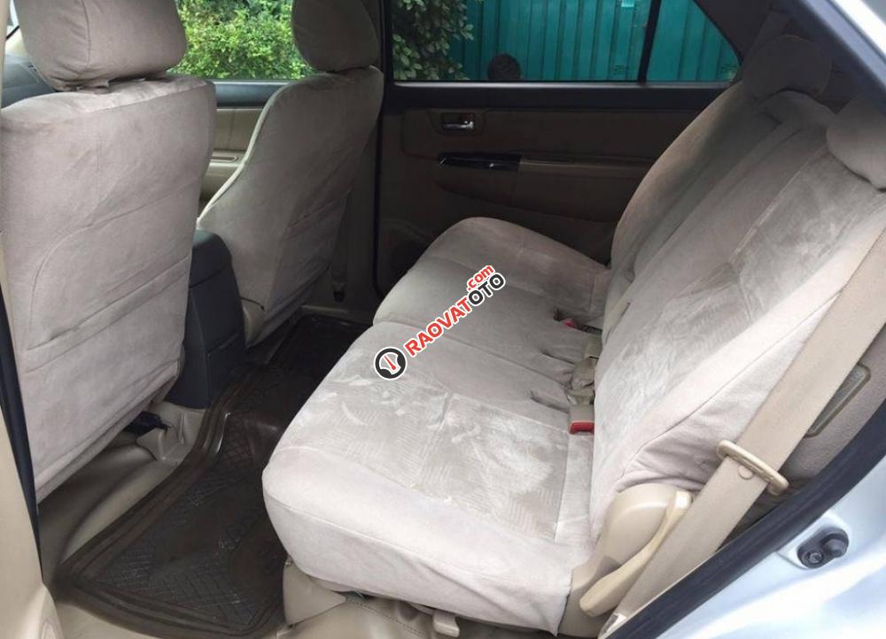 Cần bán chiếc Toyota Fortuner 2.5G MT 2014, máy dầu màu bạc-7