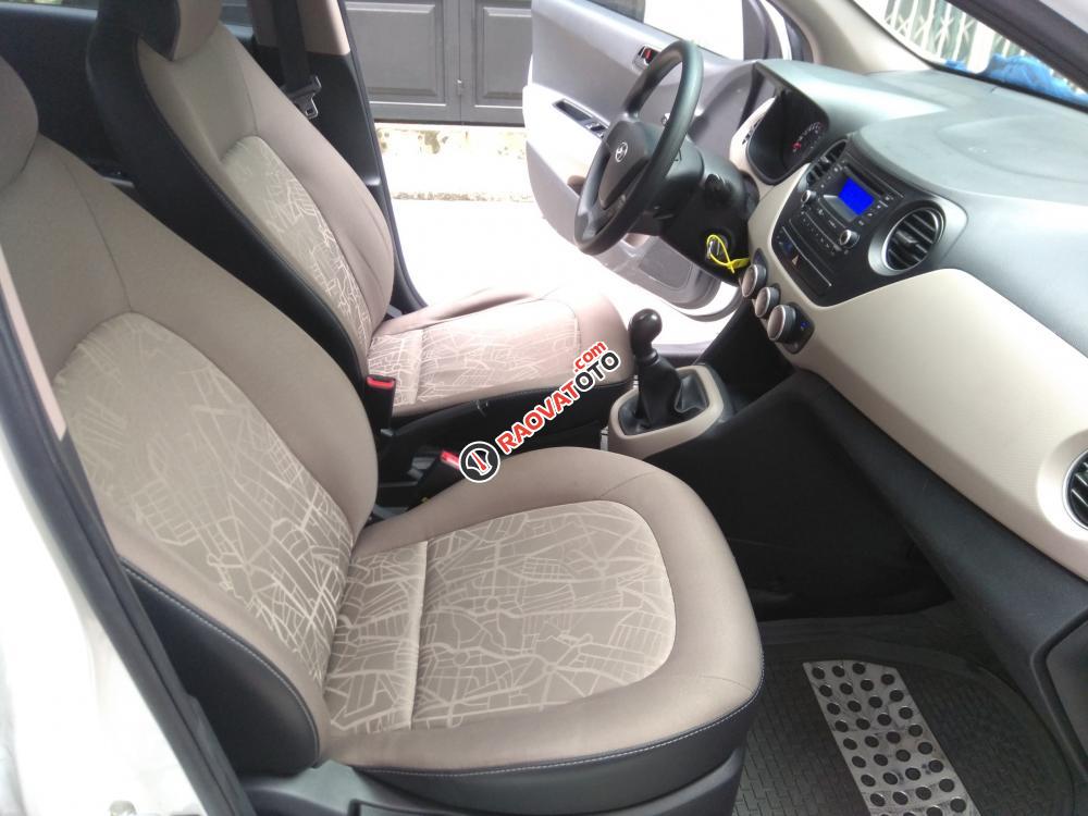 Cần bán em Hyundai Grand i10 1.2MT 2017 sedan màu trắng cực đẹp, xe nhà xài, chở con đi học-1