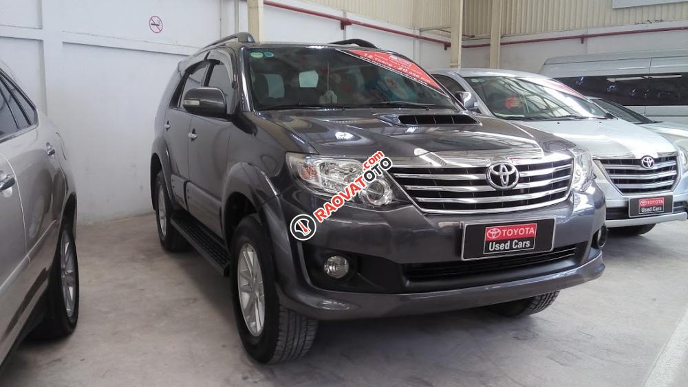 Bán Toyota Fortuner máy dầu đời 2014, màu xám-1