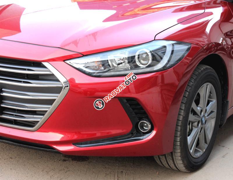 Giá xe Elantra 1.6 AT, màu đỏ, đã bao gồm phí trước bạ. Chỉ có 150 triệu lấy xe, LH Hương: 0902.608.293-9