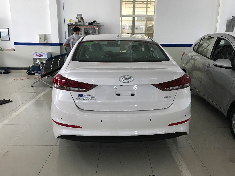 Bán Hyundai Elantra đời 2017, màu đen, nhập khẩu chính hãng-16