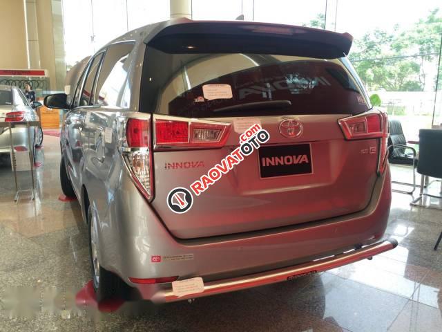 Bán Toyota Innova đời 2017, màu bạc, giá chỉ 732 triệu-0