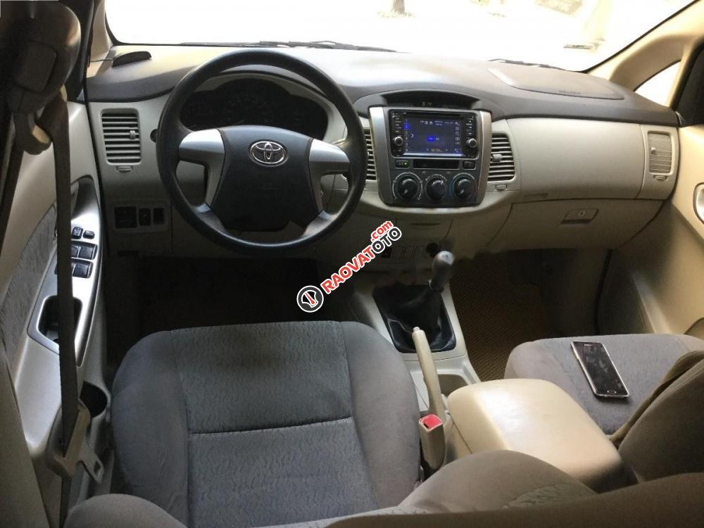 Bán ô tô Toyota Innova 2.0E đời 2016 chính chủ-2