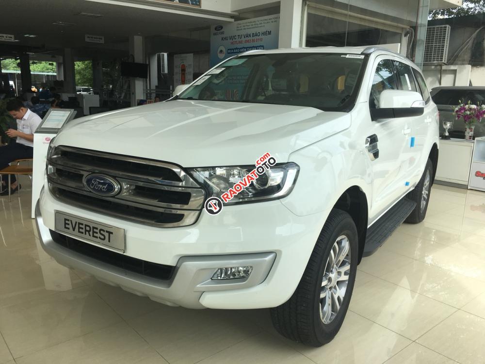 Giao ngay Ford Everest Trend 2.2L 4x2 AT màu trắng tại An Đô Ford, LH: 0963483132-3