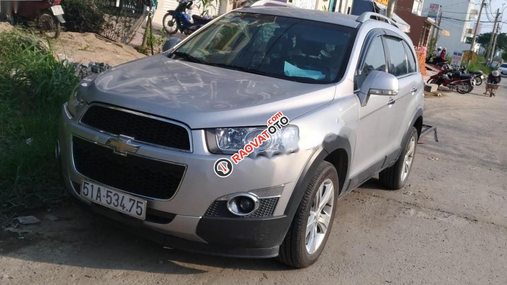 Cần bán xe Chevrolet Captiva sản xuất 2013, màu bạc xe gia đình-3