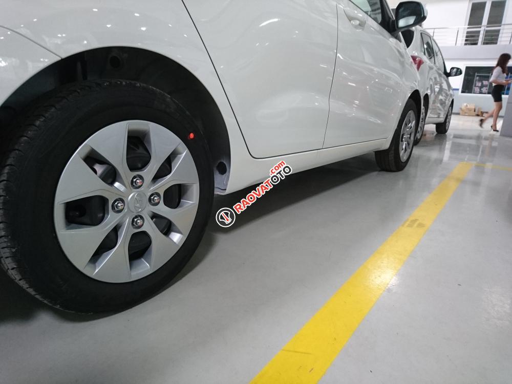 Bán xe Hyundai Grand i10 1.2MT Sedan lắp ráp đời 2018, màu trắng, mua xe chỉ từ 80 triệu đồng, LH: 0904675566-2