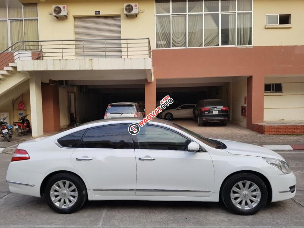 Cần bán lại xe Nissan Teana 2.0 AT đời 2010, màu trắng, nhập khẩu nguyên chiếc chính chủ, giá 550tr-9
