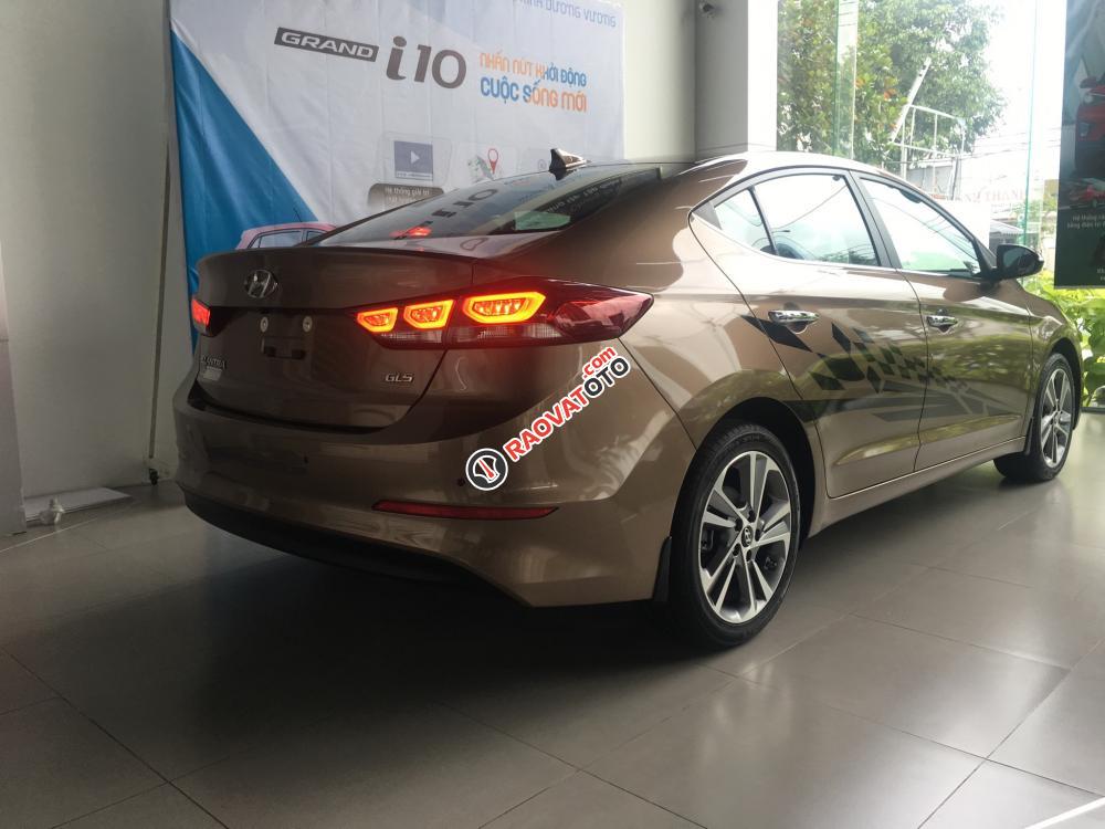 Bán xe Hyundai Elantra đời 2017, màu nâu, giá 625tr-2