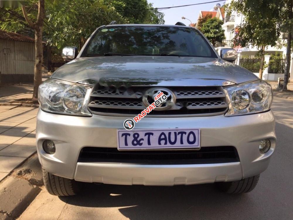 Bán ô tô Toyota Fortuner 2.5G đời 2010, màu bạc số sàn, giá 625tr-0