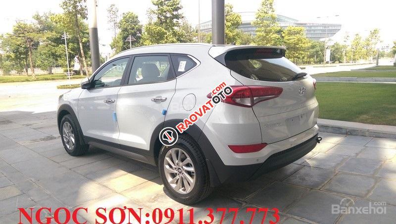 Cần bán Hyundai Tucson mới, màu trắng, LH Ngọc Sơn: 0911377773-11