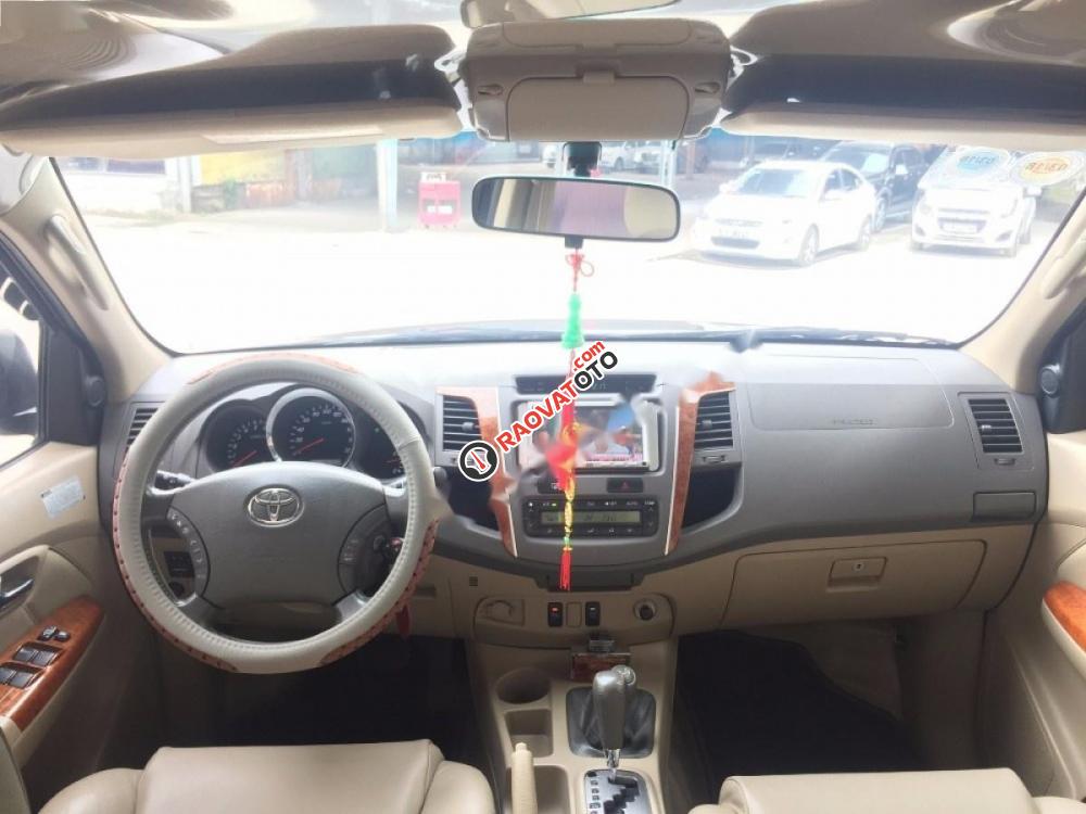 Cần bán lại xe Toyota Fortuner V đời 2010, màu xám xe gia đình, giá 546tr-4