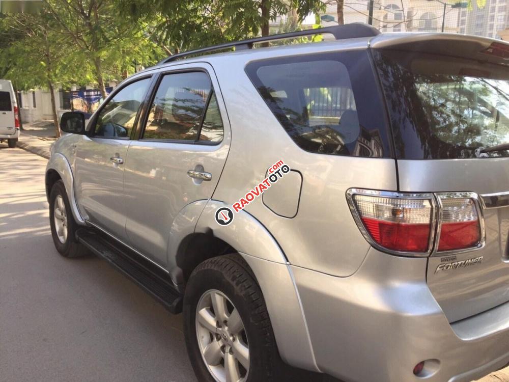 Bán ô tô Toyota Fortuner 2.5G đời 2010, màu bạc số sàn, giá 625tr-1