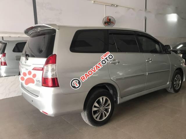 Bán xe Toyota Innova đời 2015, màu bạc  -2