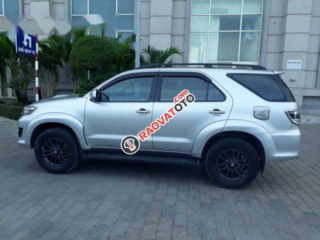 Bán xe Toyota Fortuner G đời 2015, màu bạc xe gia đình-2