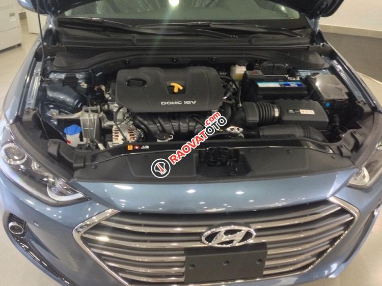 Hyundai Quận 4- Elantra 1.6 AT, màu xanh đá. Giá 730 triệu bao gồm tất cả chi phí. LH Hương: 0902.608.293-8