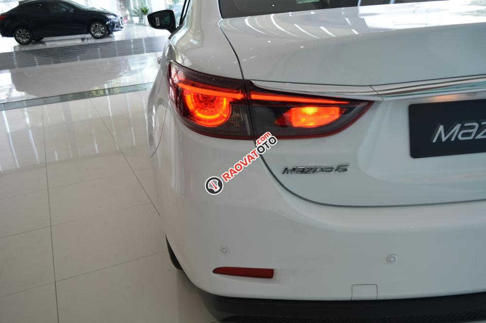 Bán ô tô Mazda 6 2.0 Premium 2.0L - đời 2018, màu trắng hot hot cho vay lên đến 85% giá trị xe-5