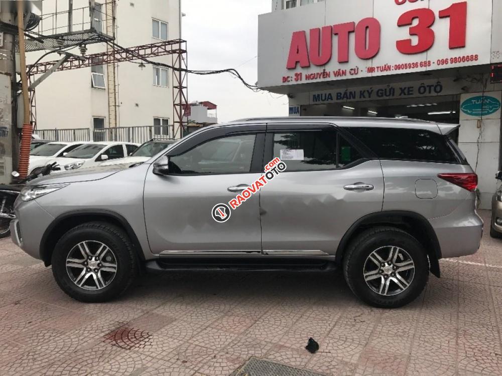 Cần bán Toyota Fortuner 2.7V 4x2 AT đời 2016, màu bạc, xe nhập-3