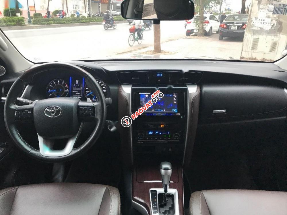 Cần bán Toyota Fortuner 2.7V 4x2 AT đời 2016, màu bạc, xe nhập-5