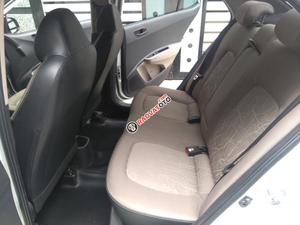 Cần bán em Hyundai Grand i10 1.2MT 2017 sedan màu trắng cực đẹp, xe nhà xài, chở con đi học-6