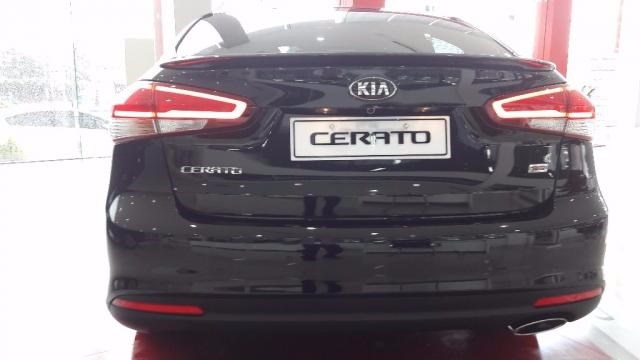 Bán Kia Cerato đời 2017, màu đen, nhập khẩu -5